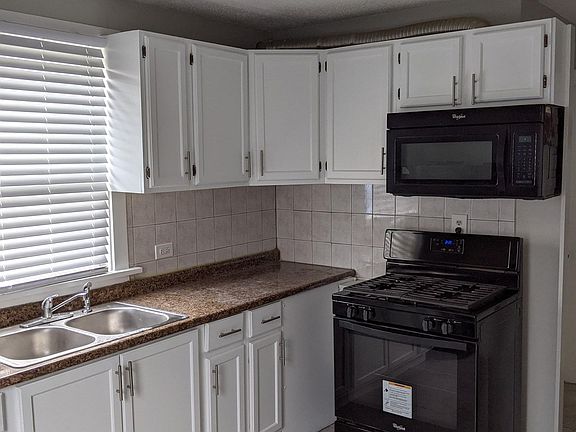 3rd image of 2507 N Lotus Ave