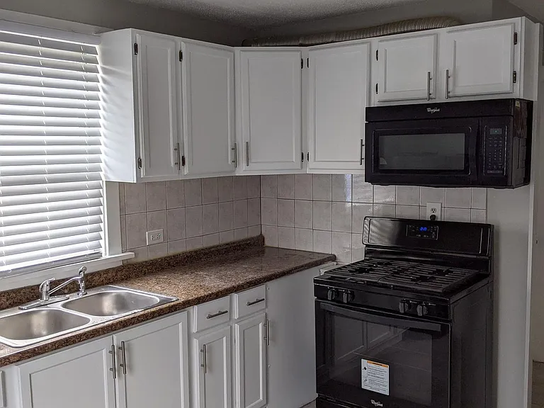 2507 N Lotus Ave — Photo 3