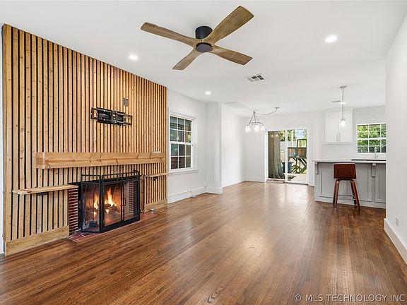 3rd image of 4513 E 8th St
