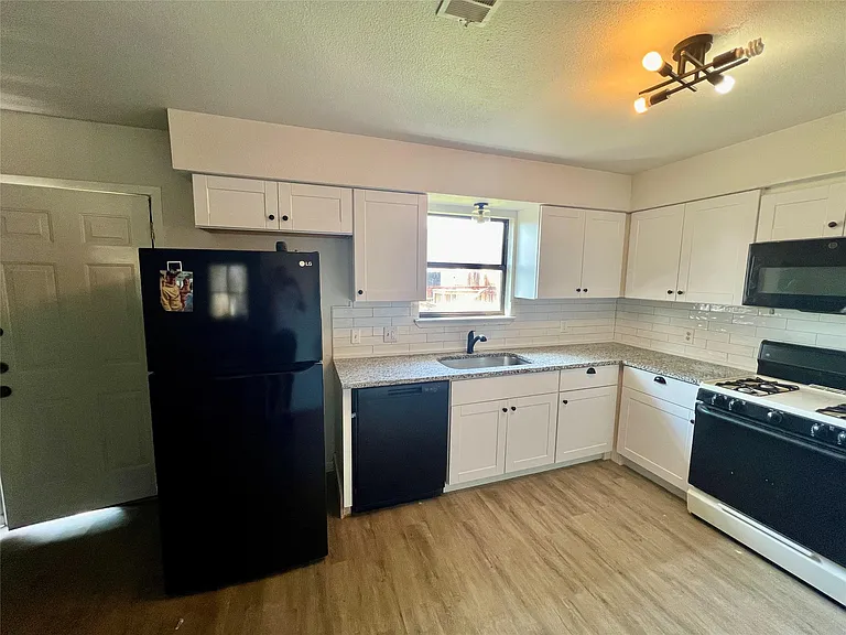 2212 Rifle Bend Dr — Photo 8