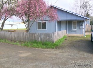 1049 NE Willow St, Roseburg, OR 97470