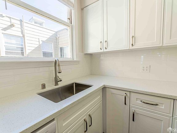 4th image of 910 Bay St APT 12
