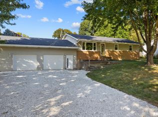 719 Schilpp Ct, Hopedale, IL 61747