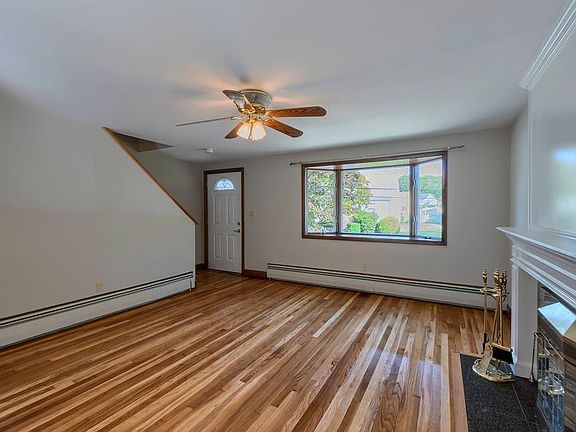 5th image of 37 Raymond Cir