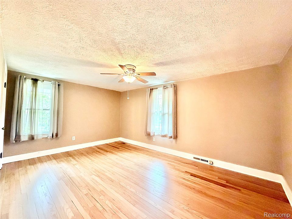 1331 W South Blvd, photo 22