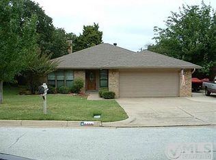 5305 Oak Springs Dr, Arlington, TX 76016
