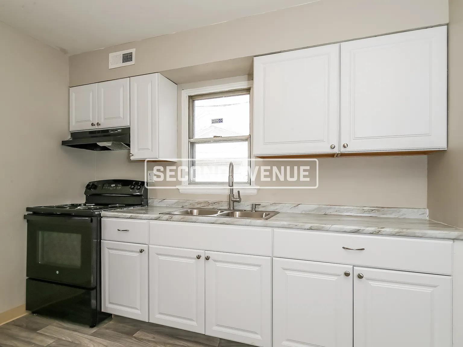 2 bed, 1.0 bath, 1096 sqft, $995 — Photo 2