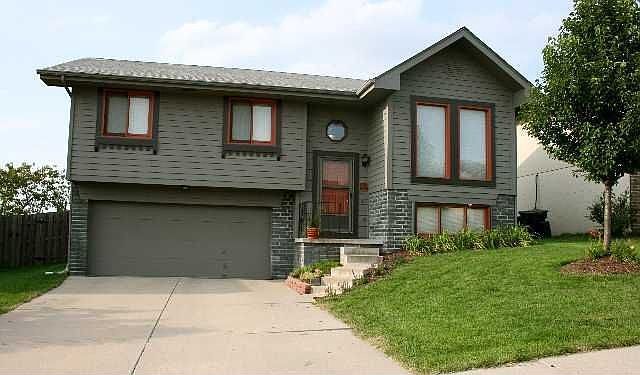 8408 Vernon Ave