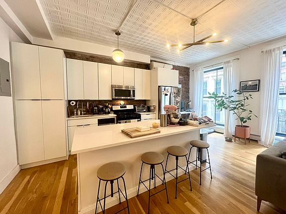 5th image of 84 Franklin St #3