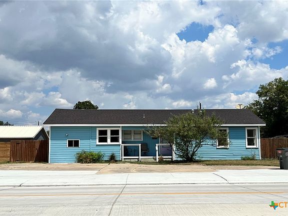 3rd image of 1104 E Crestwood Dr