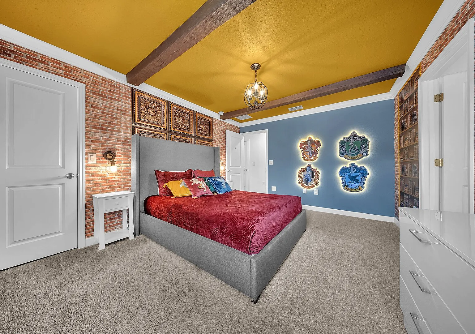 1010 SS - Modern Comfort Oasis — Photo 3
