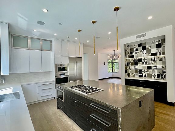 3rd image of 1319 Sunset Plaza Dr