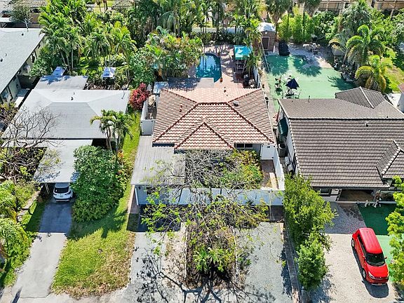 3rd image of 1036 NE 9th Ave #0
