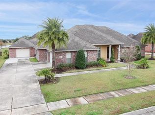 304 Lac Verret Dr, Luling, LA 70070