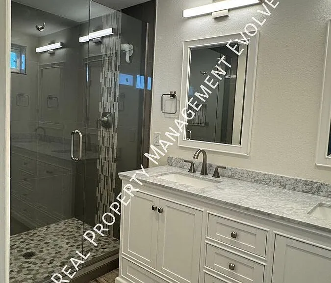 3914 E Surrey Ave — Photo 21