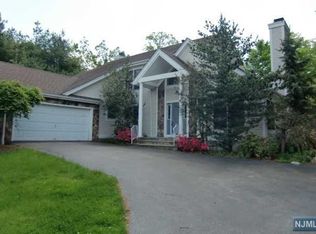 5 Ramapo Mountain Dr, Wanaque, NJ 07465
