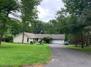 90 Walnut Valley Rd, Columbia, NJ 07832