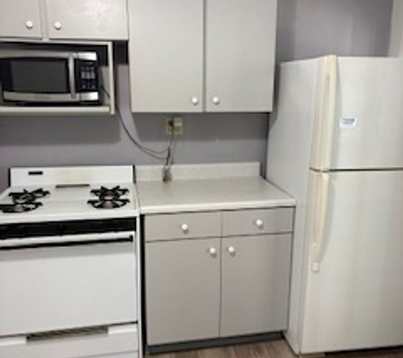 1st image of 580 Wilson St APT 3