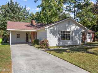 915 Colony Dr, New Bern, NC 28562