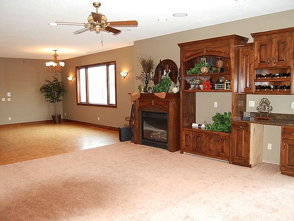 5th image of 475 N Shore Dr Unit 2E