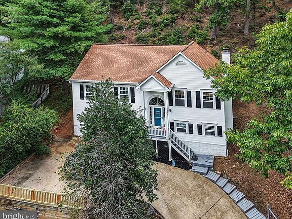 3rd image of 2228 Aquia Dr
