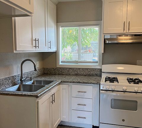 3rd image of 6306 S Pickering Ave #6306