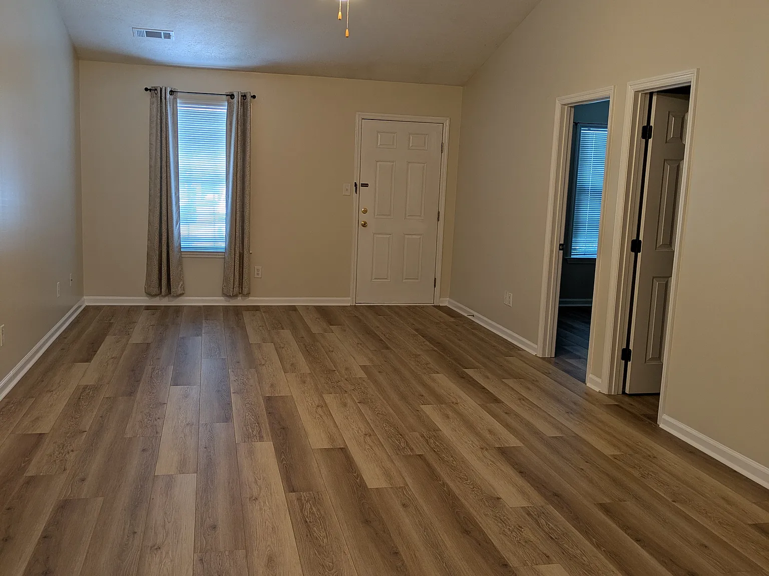2 bed, 1092 sqft, $1,350 — Photo 2