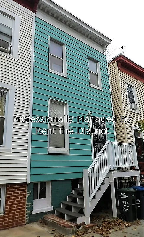 913 Columbia Rd NW photo 1