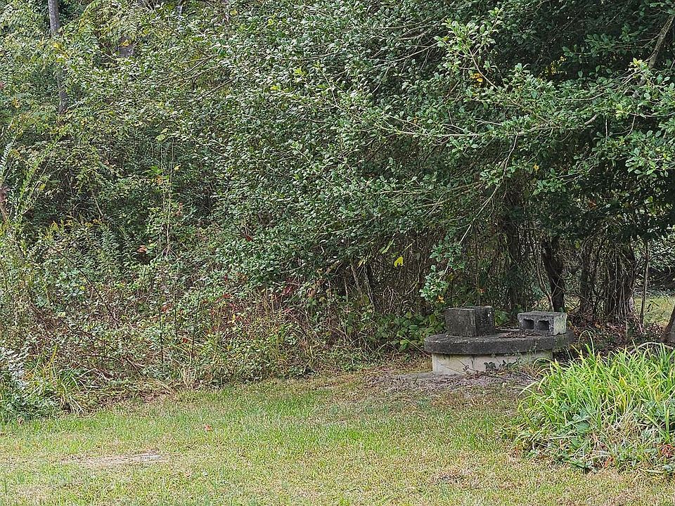 2nd image of 15494 Chester Ln