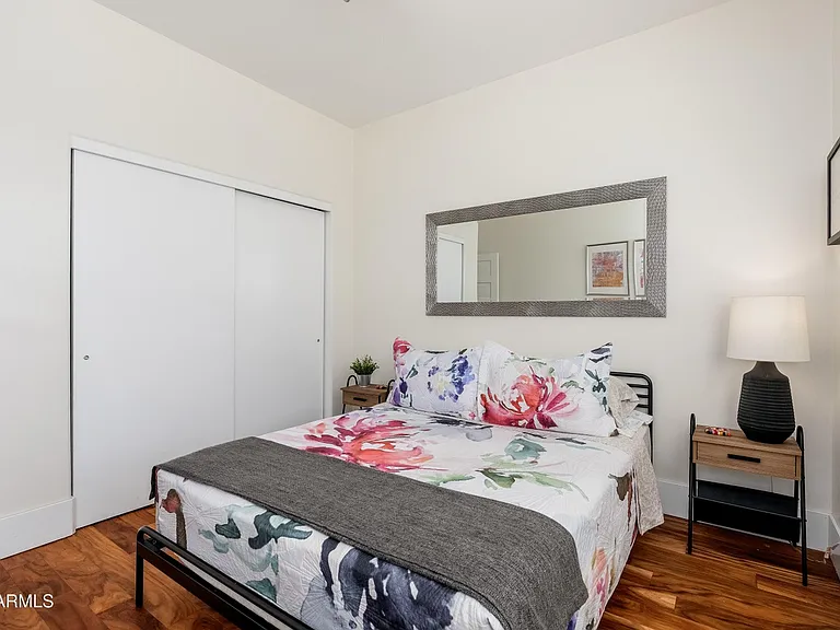 933 E Granada Rd — Photo 22