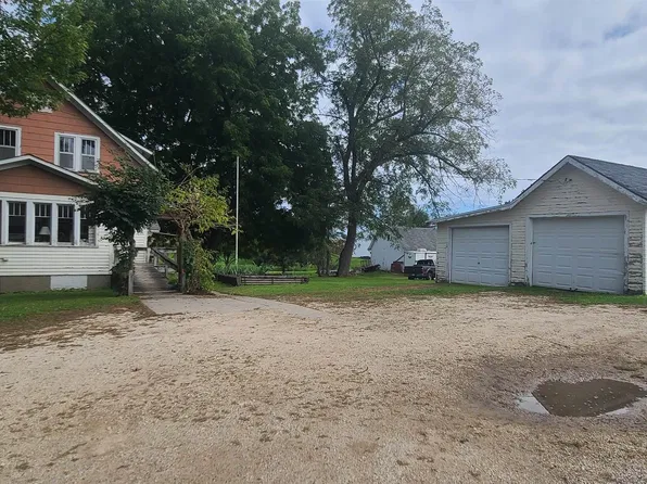 303 S Monroe St, Garnavillo, IA 52049