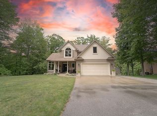 868 N Francis Shores Ave, Sanford, MI 48657