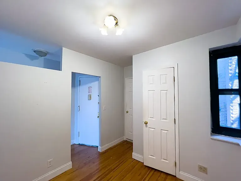 99 Perry St #5A — Photo 6