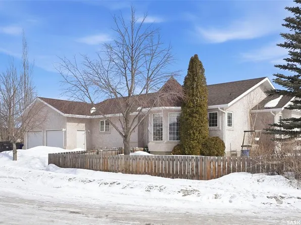 126 Hall CRESCENT, Saskatoon, SK S7L 7G6