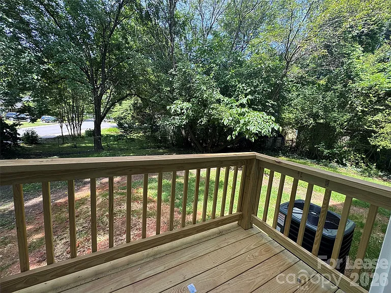 331 E Lowrance Ave — Photo 15