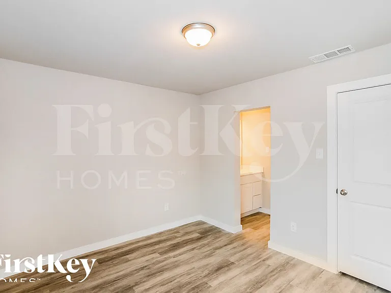 315 Niki Dr — Photo 13