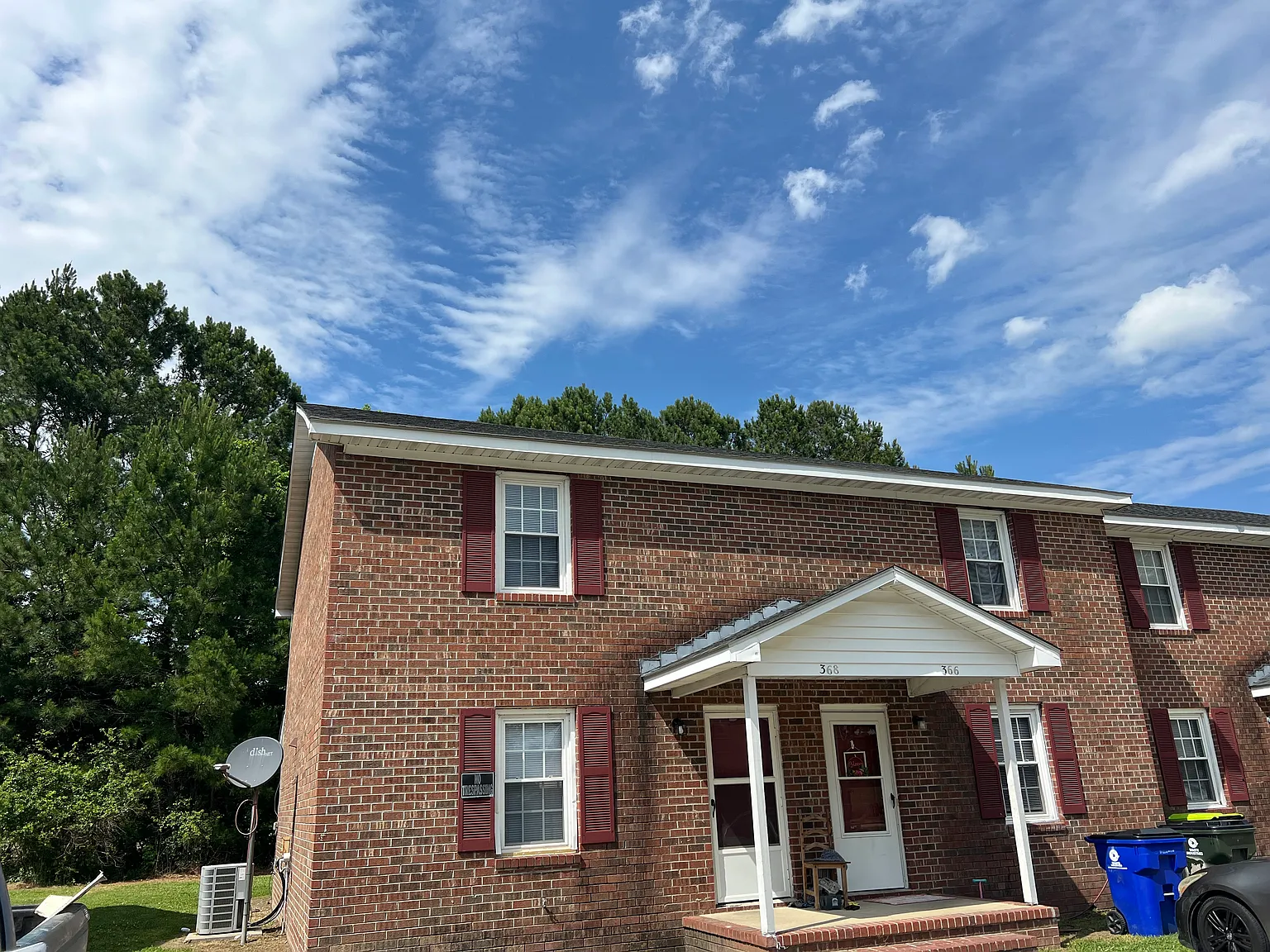 2 bed, 1.5 bath, 1100 sqft, $875 — Photo 1
