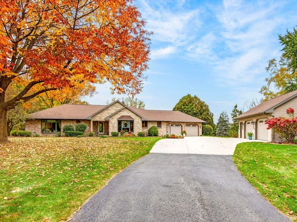 N2941 Valley View Dr, Hortonville, WI 54944
