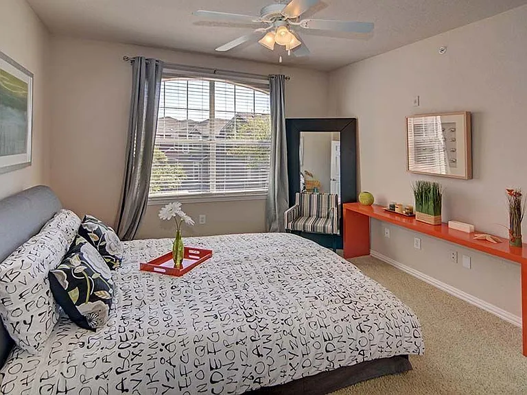 Lakepointe Residences — Photo 4