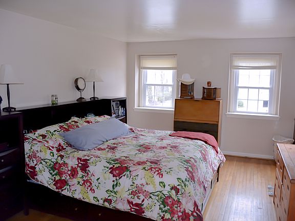 4th image of 327 Dominion Dr