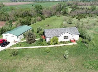 8526 SE Stubbs Rd, Berryton, KS 66409