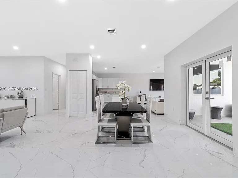 13305 SW 190th Ter — Photo 16