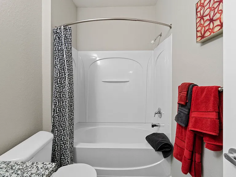 Edens Edge Apartments — Photo 38