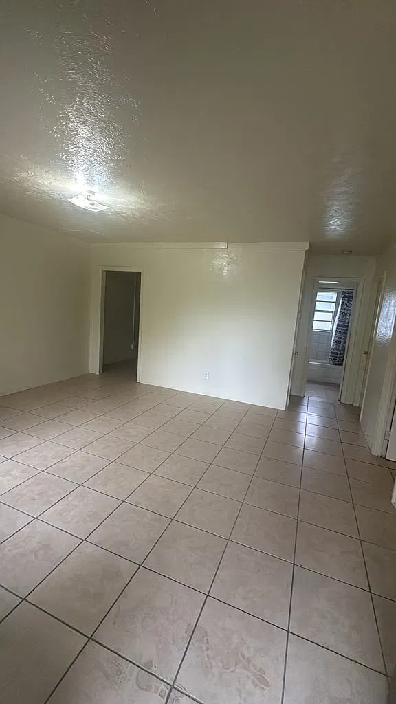 2 bed, $1,100 — Photo 4