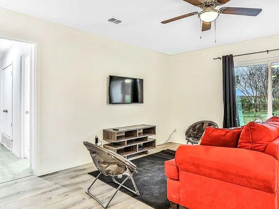 5th image of 1616 Laurel Ln