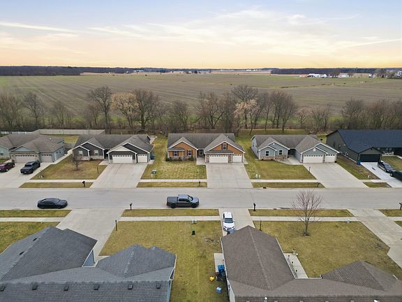 3rd image of 1926 Daisy St SE