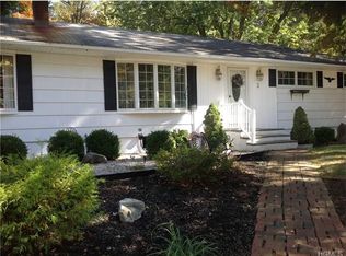 3 Acorn Dr, Poughkeepsie, NY 12603