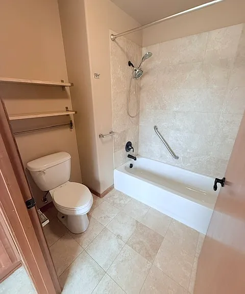518 NE 85th Cir — Photo 36