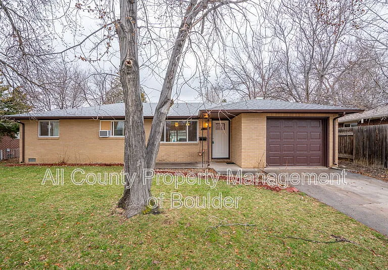 1117 Vivian St — Photo 2