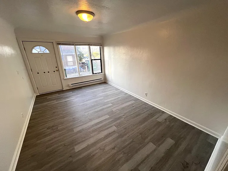 415 11th Street Pl — Photo 1
